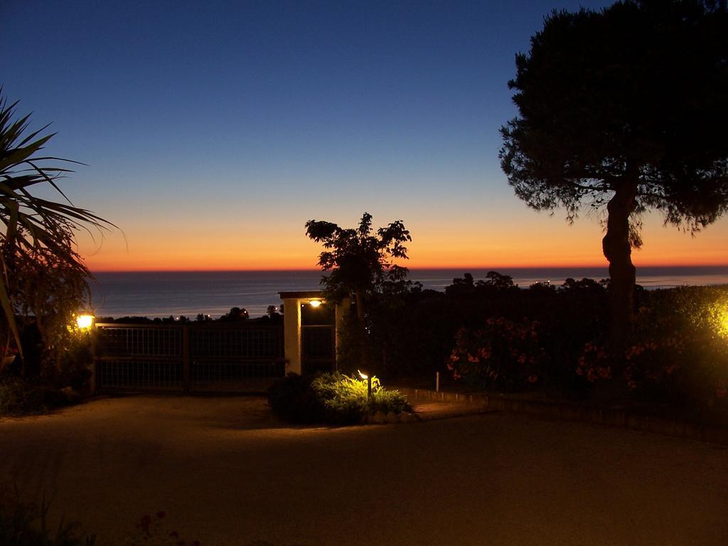 Bed And Breakfast " Il Tesoro Di Mario " Falconara Marittima Exterior foto
