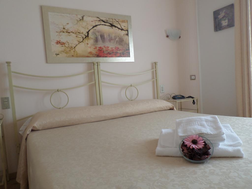 Bed And Breakfast " Il Tesoro Di Mario " Falconara Marittima Exterior foto
